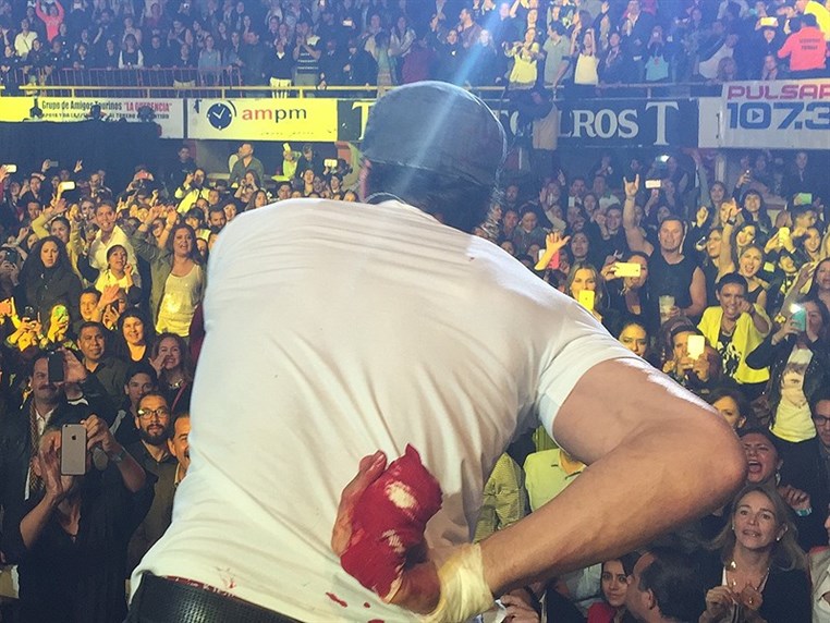 Enrique Iglesias undergoing reconstructive hand surgery